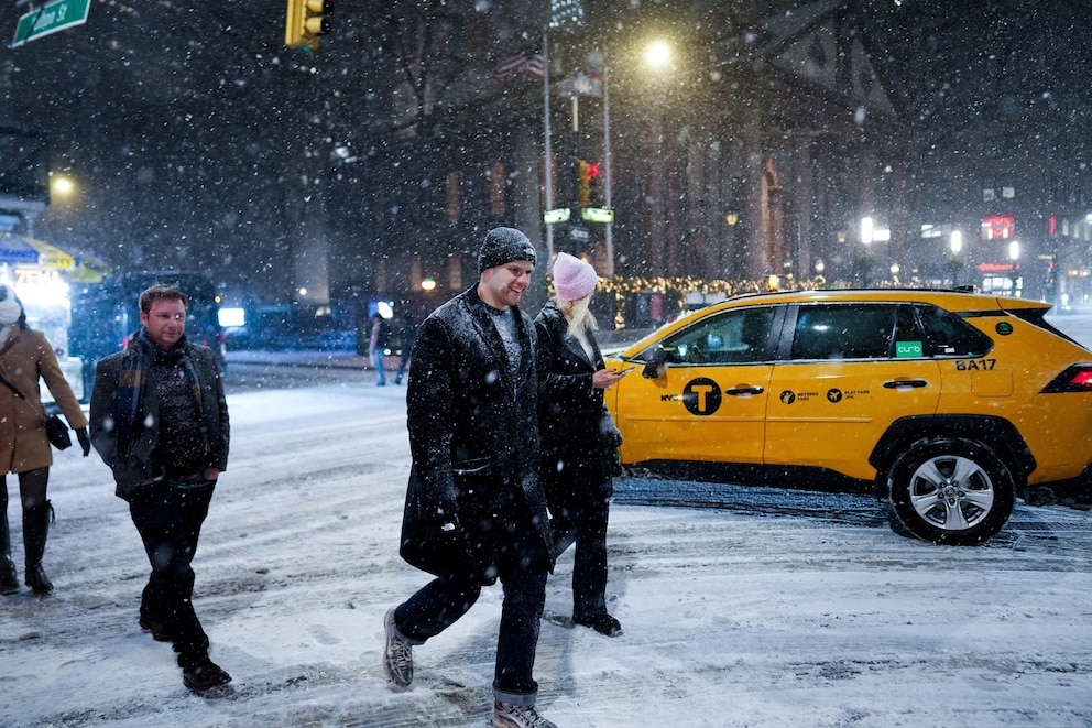 PHOTO: Winter snow storm hits New York City