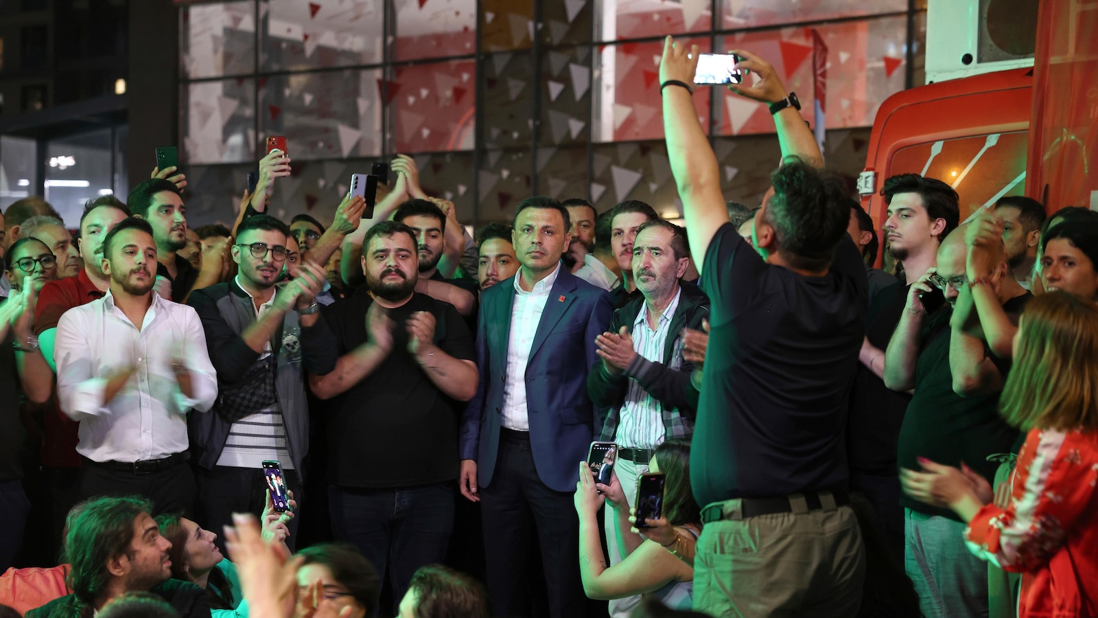 Authorities in Istanbul have imposed a temporary ban on public