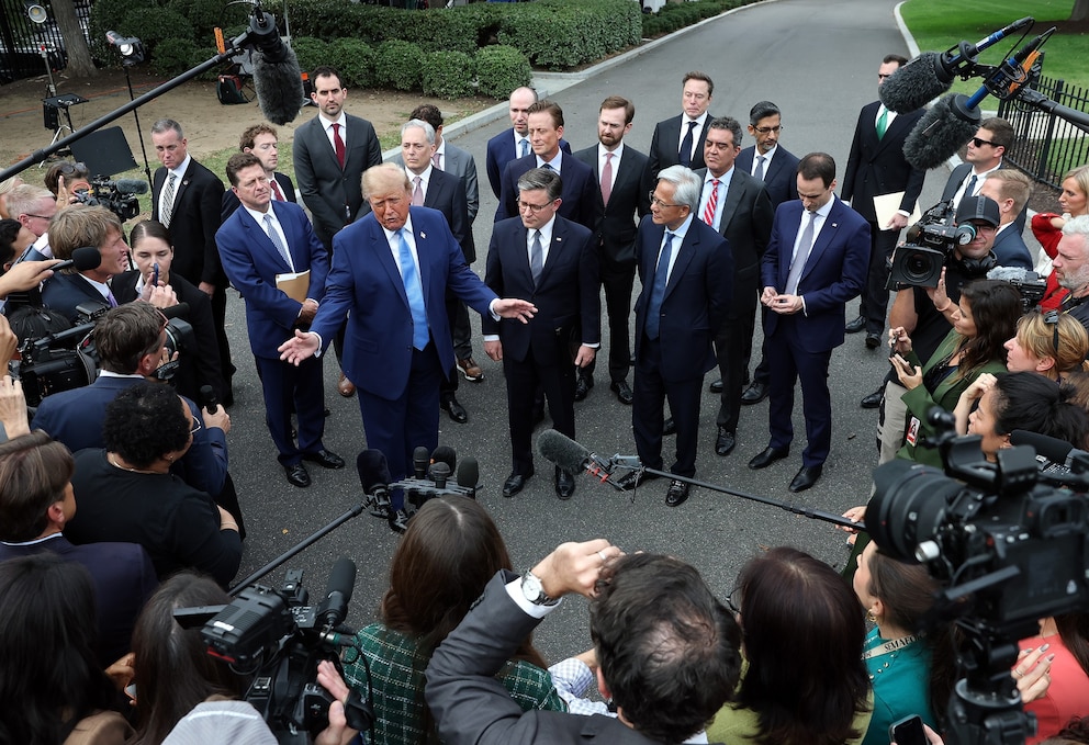 PHOTO: President Donald Trump speaks at a press briefing with AI executives following a meeting on artificial intelligence outside the West Wing of the White House, Sept. 29, 2026.