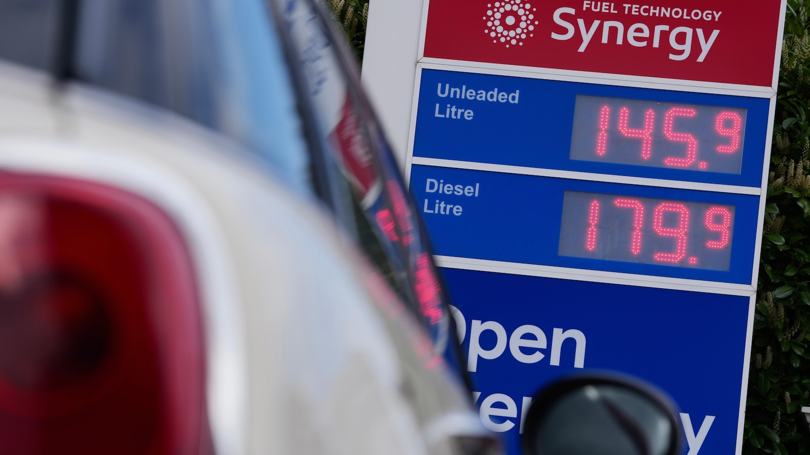 Bank of England expected to hold interest rates as it weighs the impact of Iran war