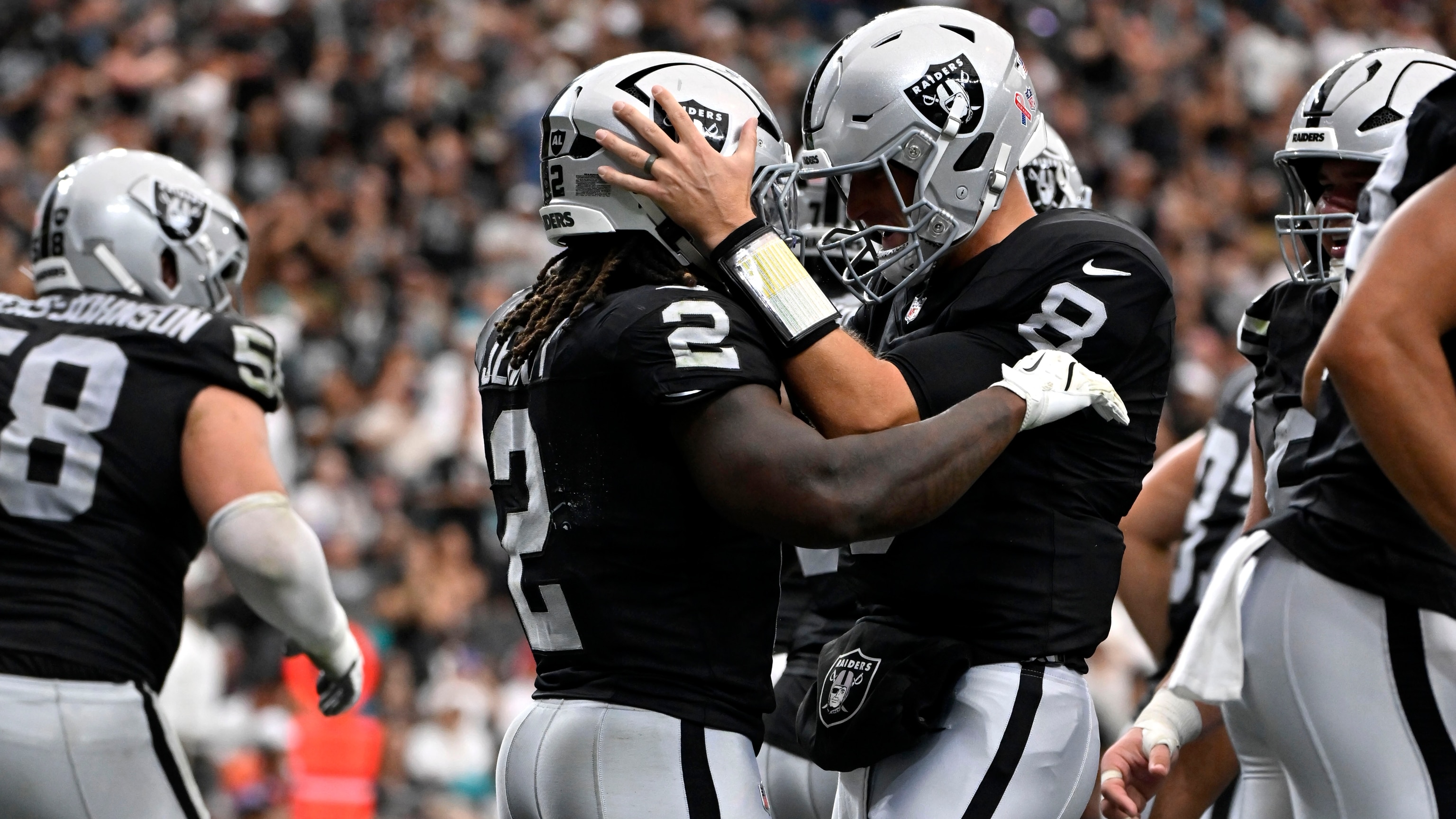 Kirk Cousins hits 301 career TD passes as Raiders open the season