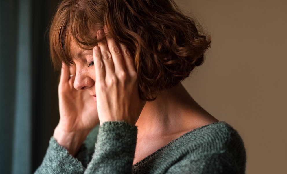PHOTO: Woman in pain