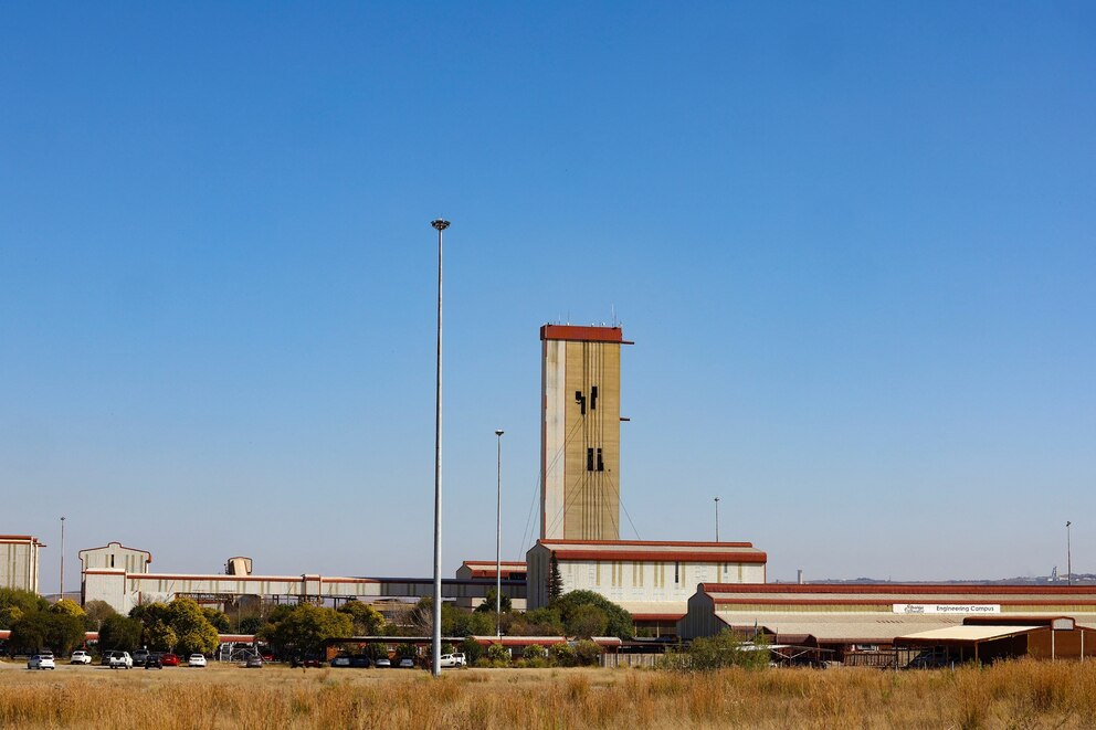 PHOTO: Mine workers trapped underground at Sibanye Stillwater's shafts at the Kloof gold mine