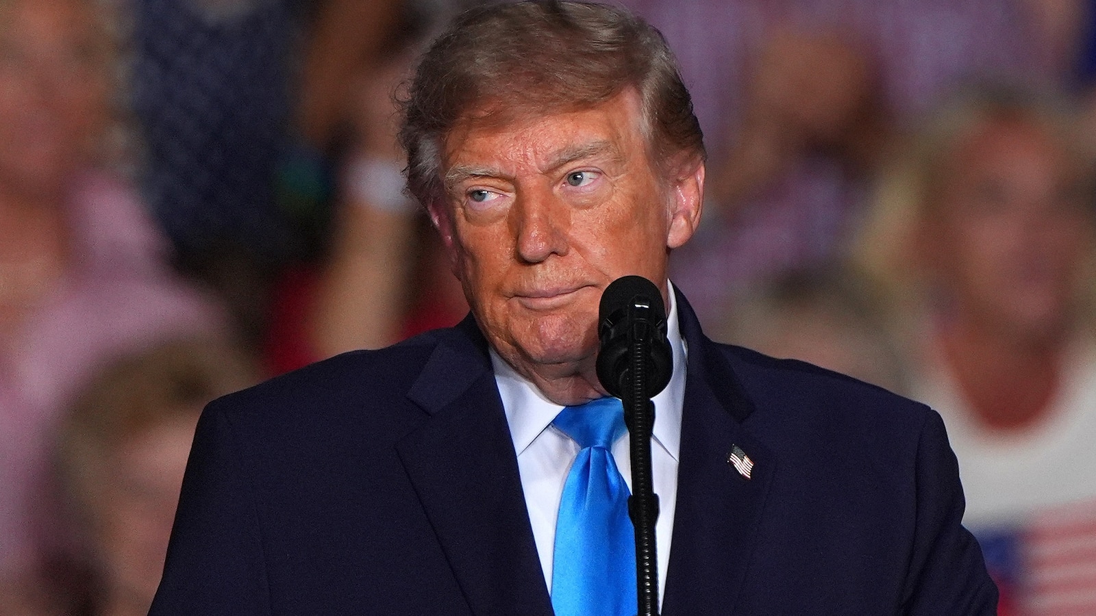 Trump dice que su súper PAC ahora pagará por controvertidos anuncios promocionales financiados por los contribuyentes