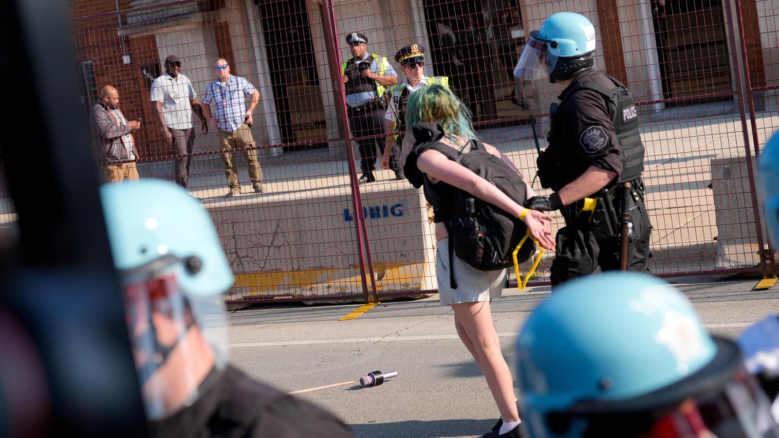  Police add fences ahead of second planned day of protests in Chicago for Democratic convention