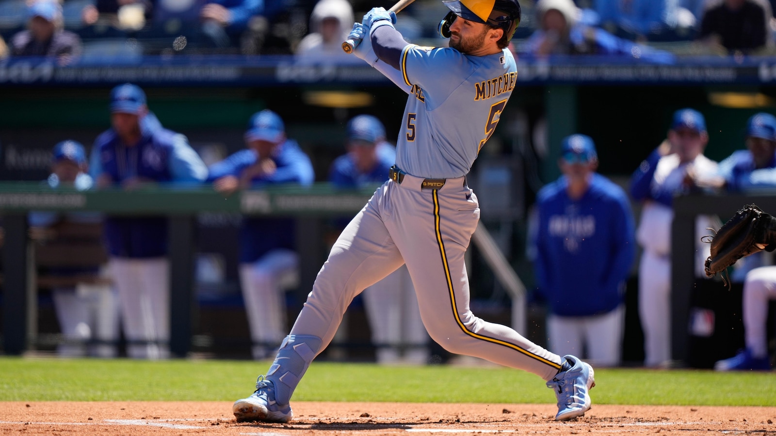Brewers Beat Royals 5-2 in First Game of Split Doubleheader