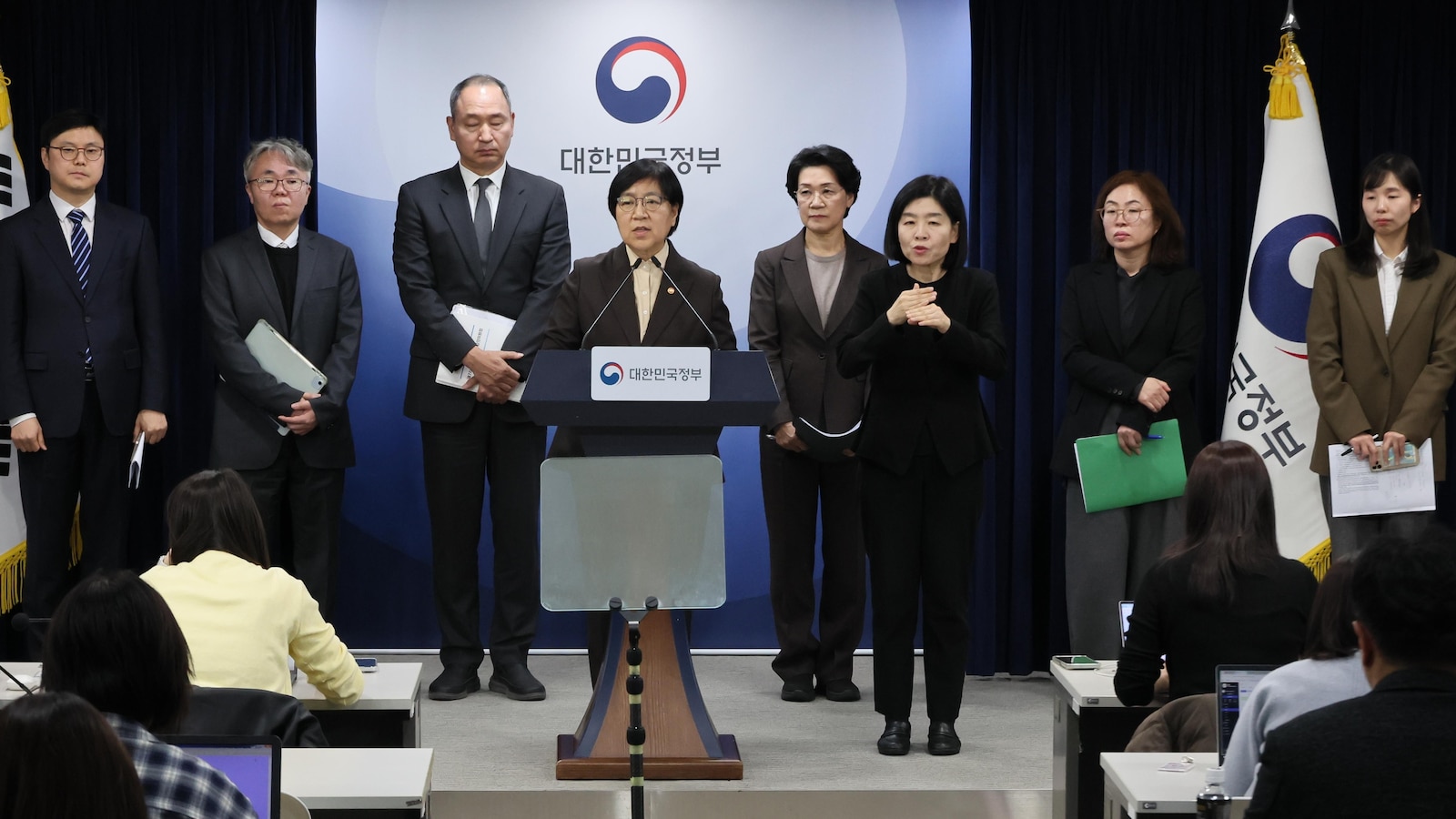 Южна Корея ще увеличи приема в медицинските училища, за да се справи с недостига на лекари