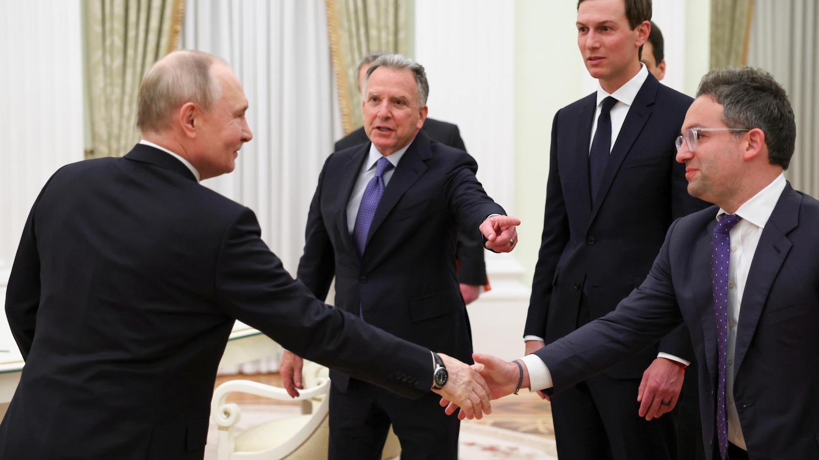 Путин се среща с пратениците на Тръмп, докато Кремъл казва, че уреждането на Украйна зависи от територия