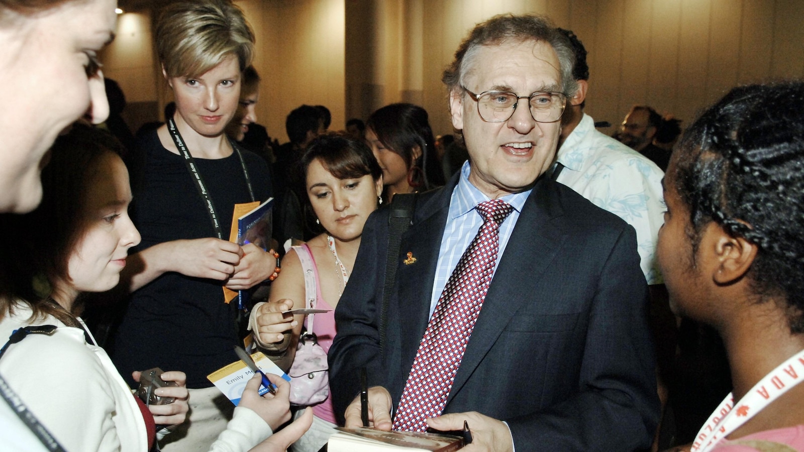 توفي ستيفن لويس، السياسي الكندي السابق والناشط الاجتماعي مدى الحياة، عن عمر يناهز 88 عاما