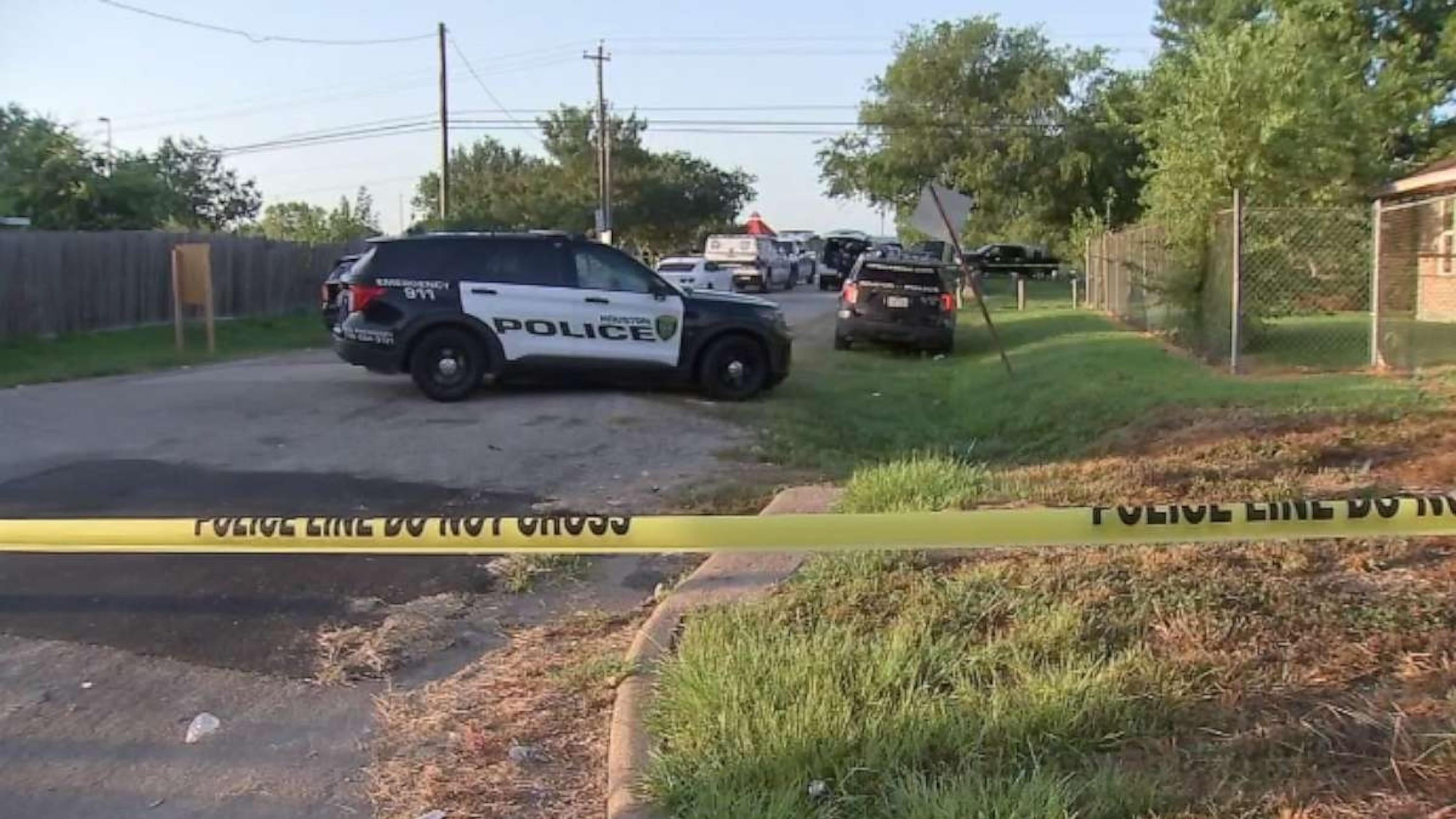 PHOTO: Police respond to a deadly shooting at Margaret Jenkins Park in Houston, July 22, 2023.