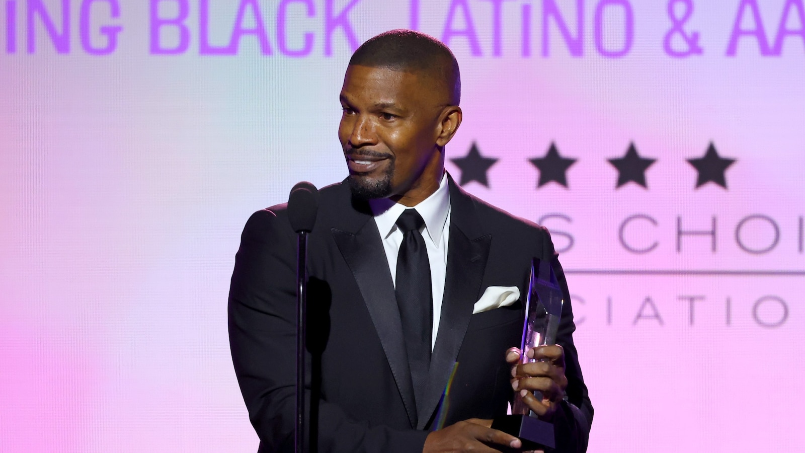 Jamie Foxx delivers emotional speech in 1st public appearance since medical scare - ABC News