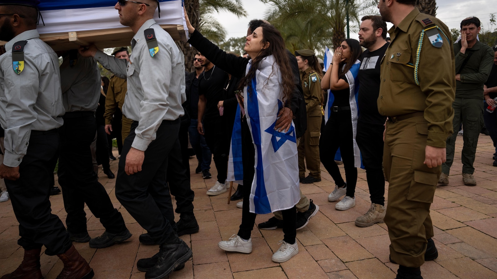 Displaced Palestinians leave one of Gaza's main hospitals after weeks of being isolated by fighting