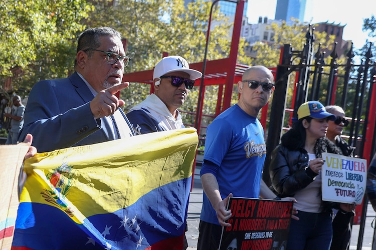 PHOTO: People protest against former Venezuelan President Nicolas Maduro and his wife Cilia Flores outside a federal courthouse in New York, Oct. 15, 2026.