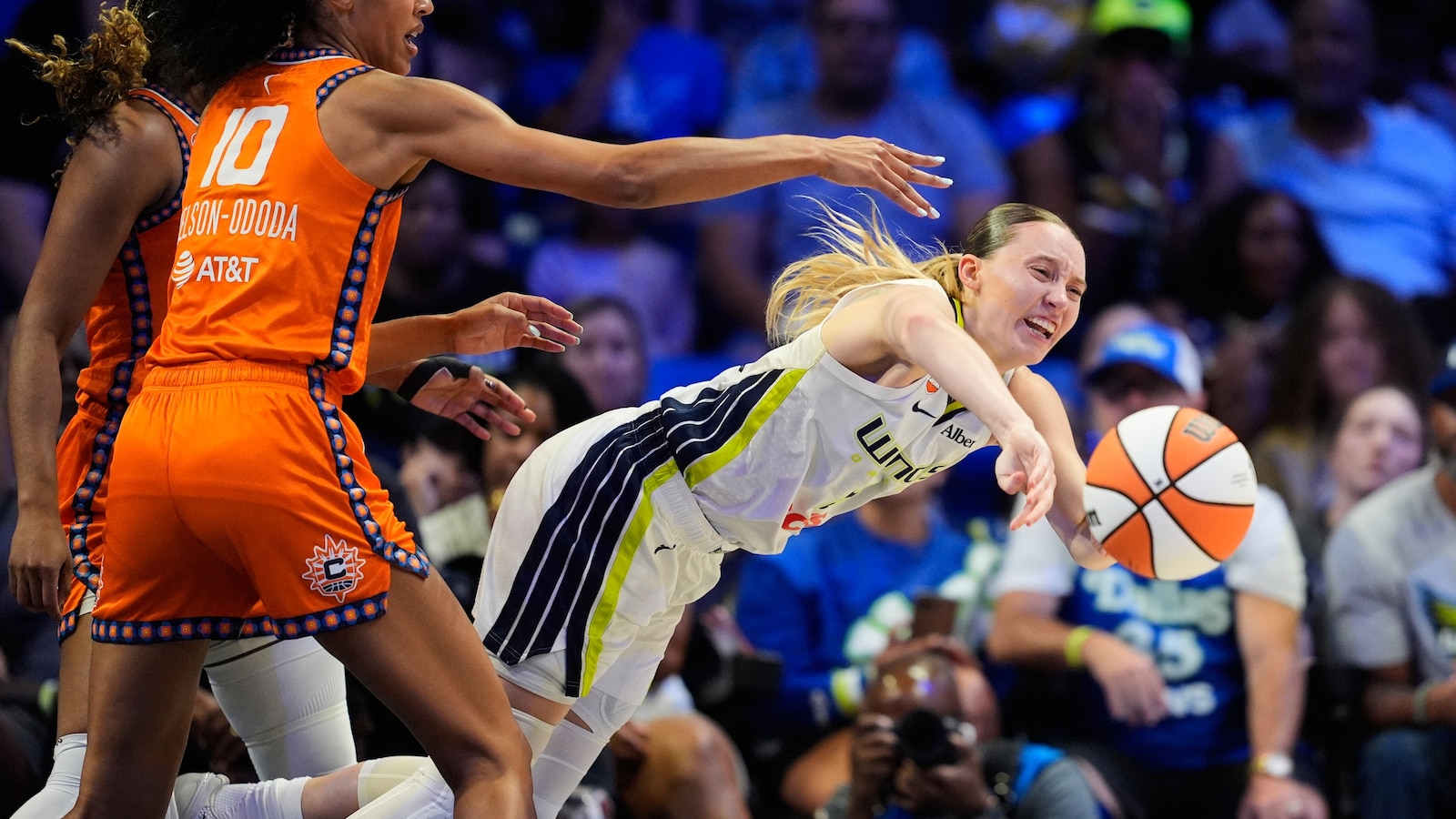Wings' Third-Quarter Explosion Overwhelms Sun 83-63
