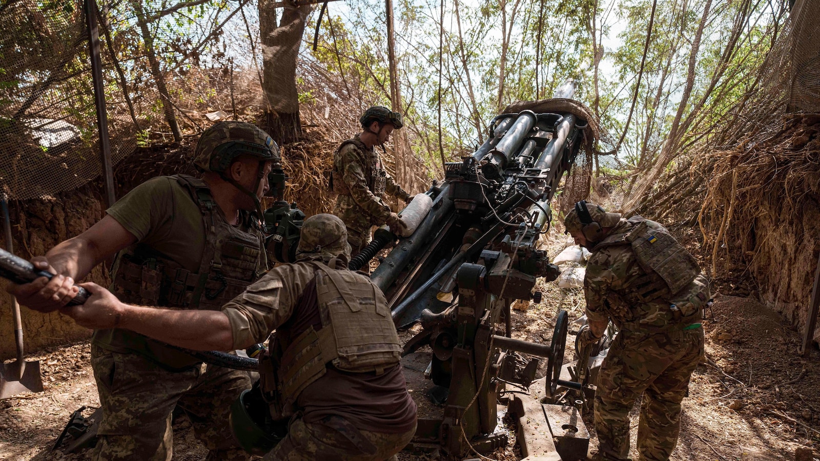 On the front lines in eastern Ukraine, peace feels far away