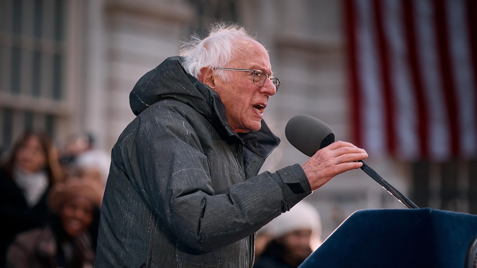 バーニー・サンダース氏とギャビン・ニューサム氏、カリフォルニアの億万長者への課税推進を巡って対立