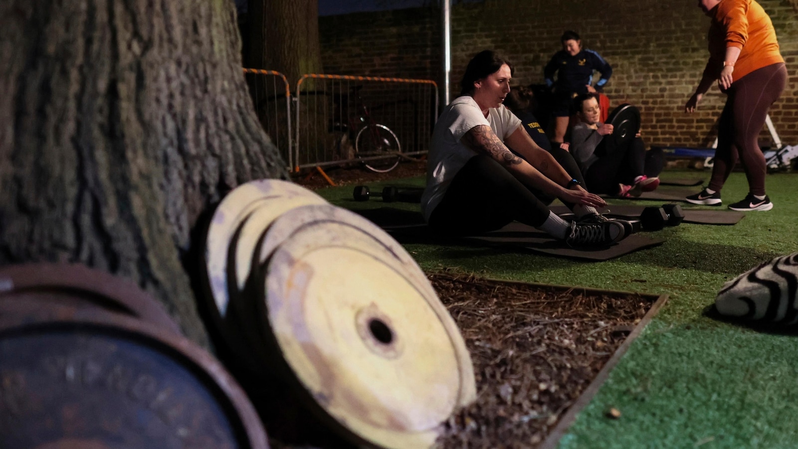 Doctors want more women lifting weights. Experts say welcoming gyms and education would help