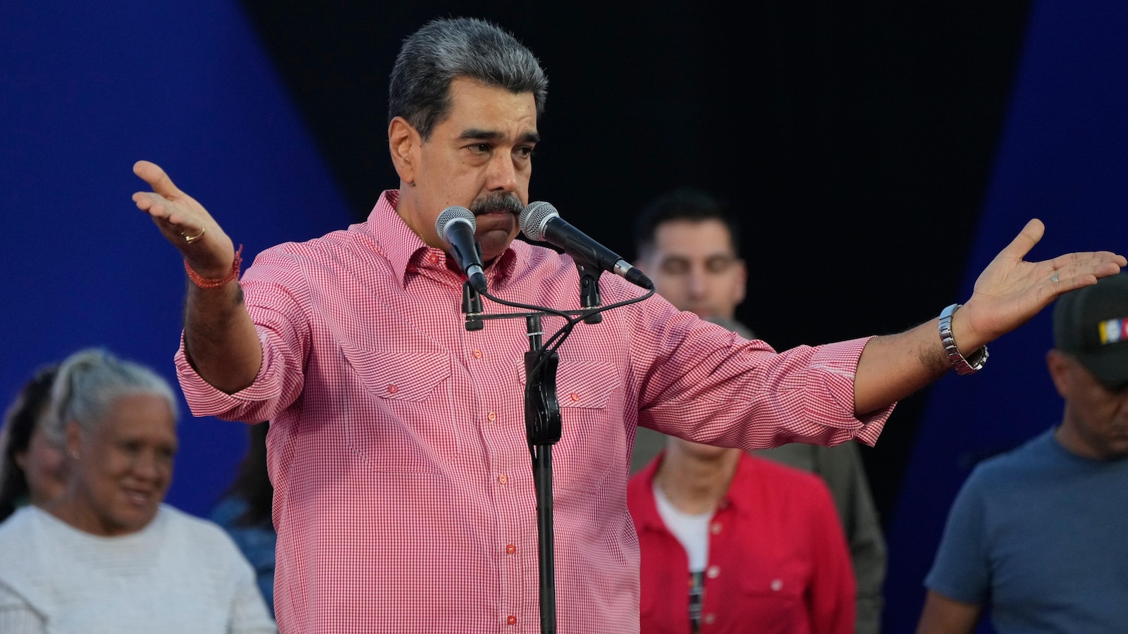 FAA warns all pilots of risks of flying over Venezuela over 'worsening security situation'