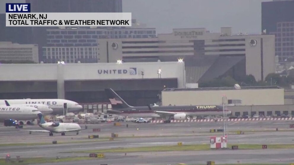 Video Donald Trump en route to Georgia to surrender - ABC News