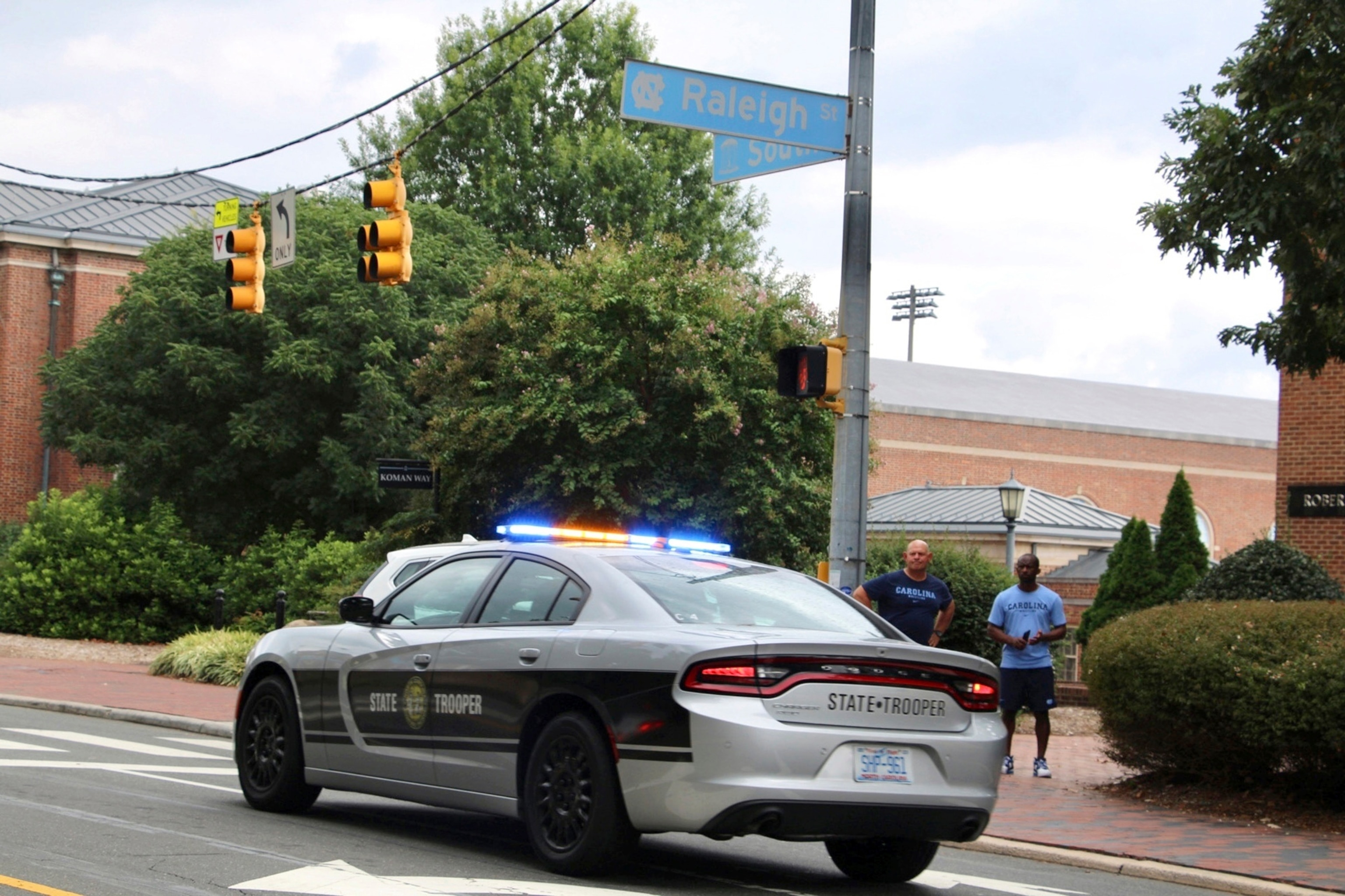 PHOTO: Law enforcement respond to the University of North Carolina at Chapel Hill campus in Chapel Hill, N.C., Aug. 28, 2023, after the university locked down and warned of an armed person on campus.