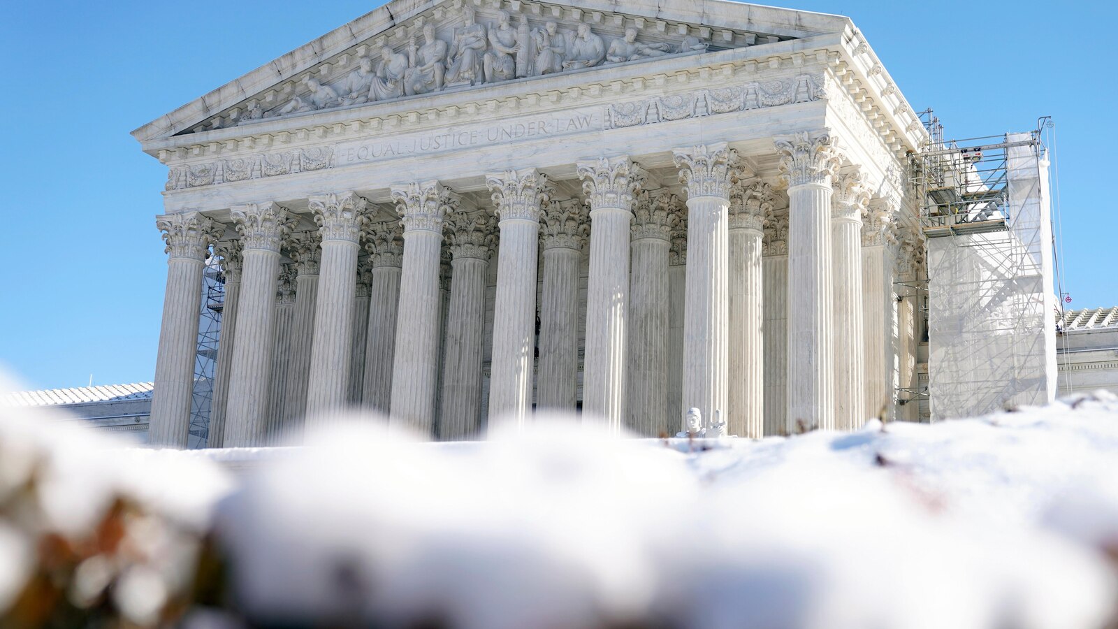 Supreme Court allows federal agents to cut razor wire Texas installed on US-Mexico border Supreme Court allows federal agents to cut razor wire Texas installed on US-Mexico border