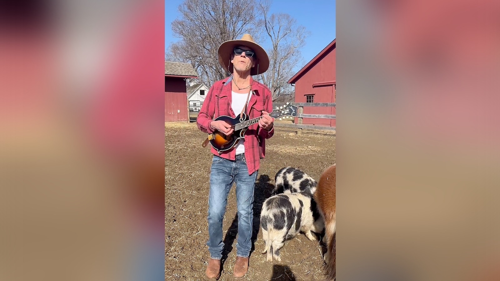 Kevin Bacon, Kyra Sedgwick share their version of Beyonce's 'Texas Hold