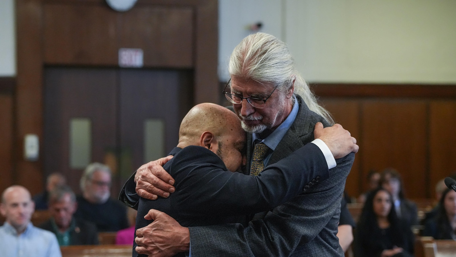  Judge tosses murder conviction for man who served 25 years