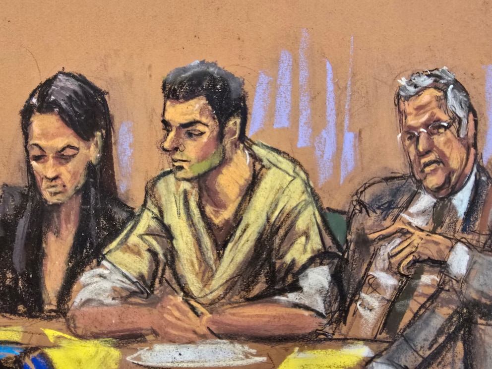 PHOTO: Luigi Mangione at the Manhattan Federal Courthouse, to appear on murder charges for the killing of UnitedHealthcare chief executive Brian Thompson, in New York, Jan. 9, 2026, in this courtroom sketch. 