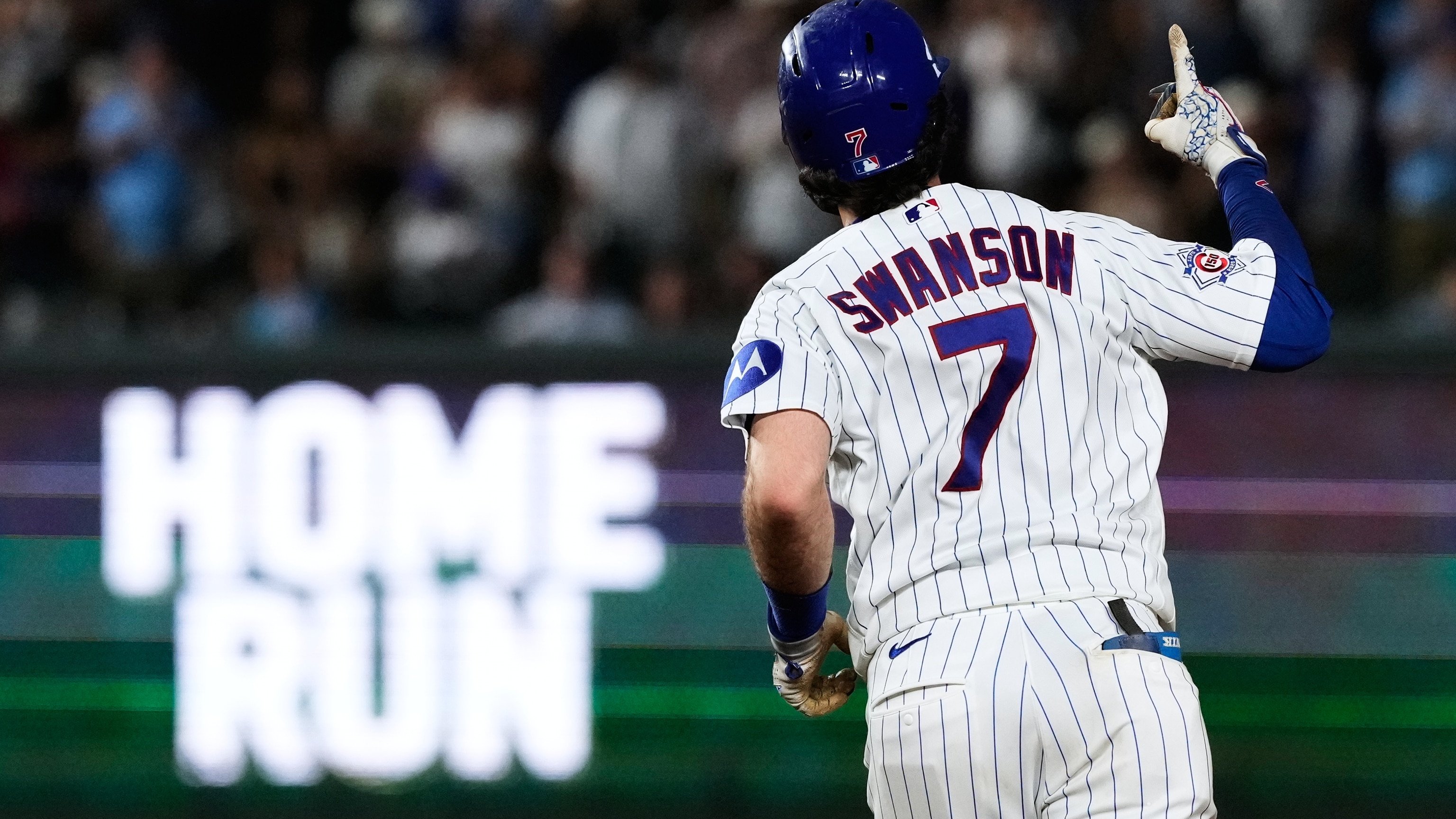 Dansby Swanson hits 2 of Chicago's 5 HRs as the Cubs beat the