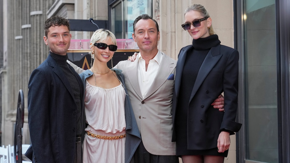 Jude Law smiles alongside wife, 2 of his kids at Hollywood Walk of Fame star ceremony