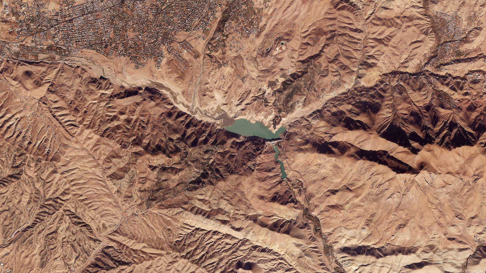 Дъждът най накрая падна в столицата на Иран след месеци