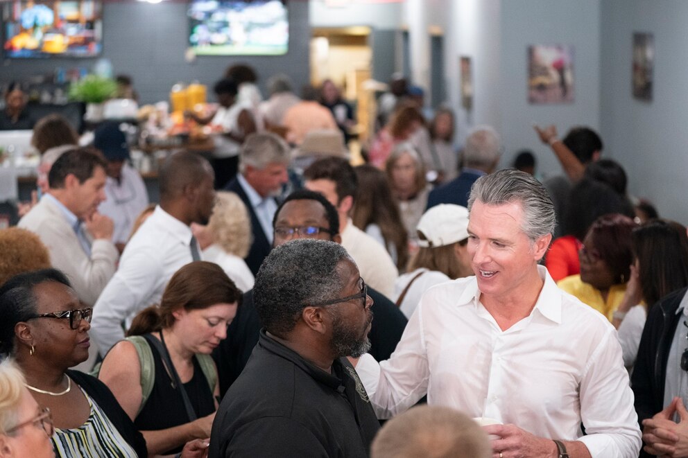 PHOTO: California Governor Gavin Newsom Tours Early Primary State South Carolina