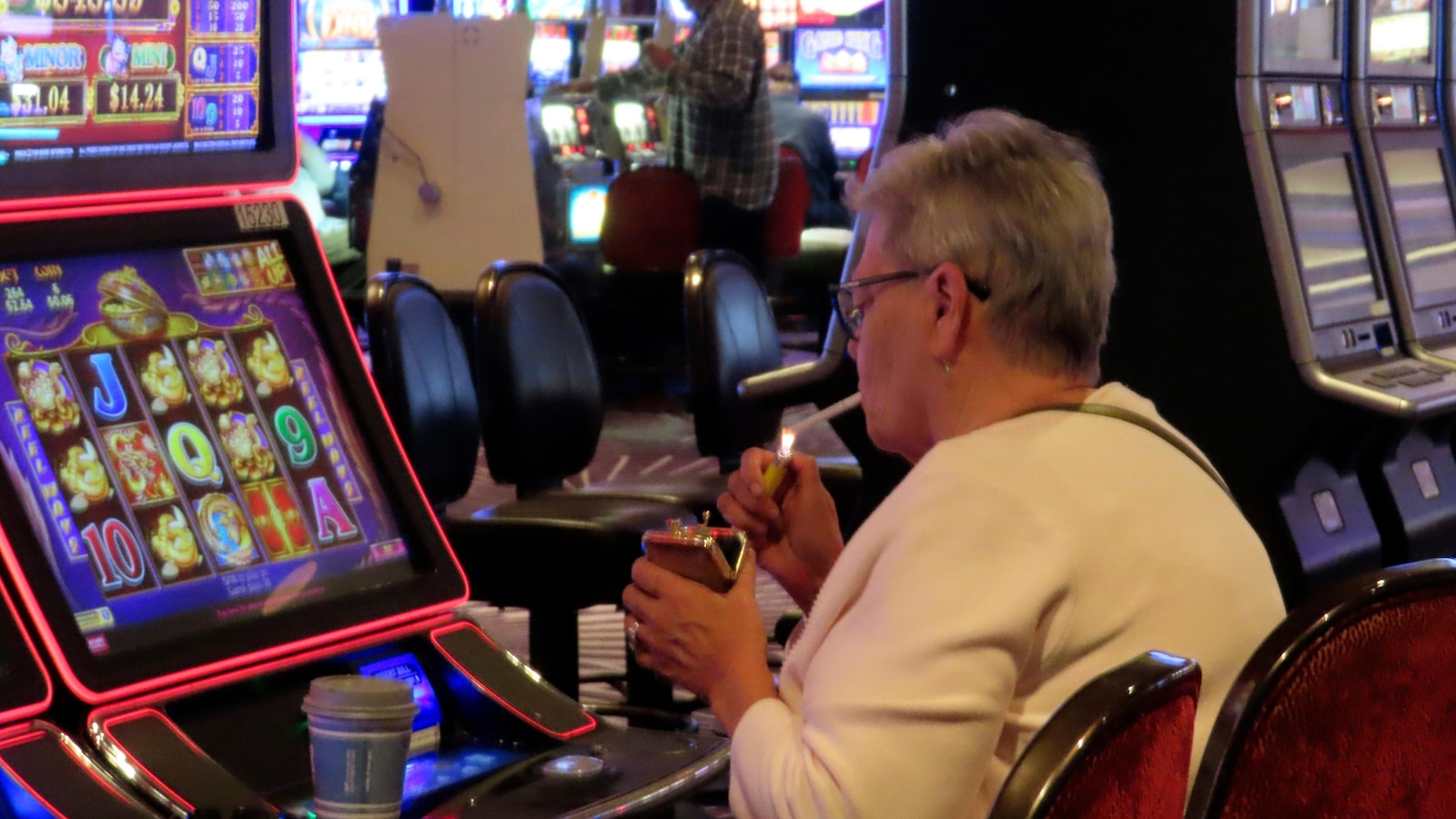  Atlantic City casino workers plan ad blitz to ban smoking after court rejects ban