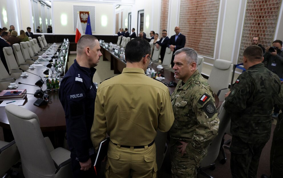 PHOTO: General Wieslaw Kukula, chief of the General Staff of the Polish Armed Forces and Commander-in-Chief of Police Marek Boron stand at the Chancellery of the Prime Ministe in Warsaw, Poland, September 10, 2025.