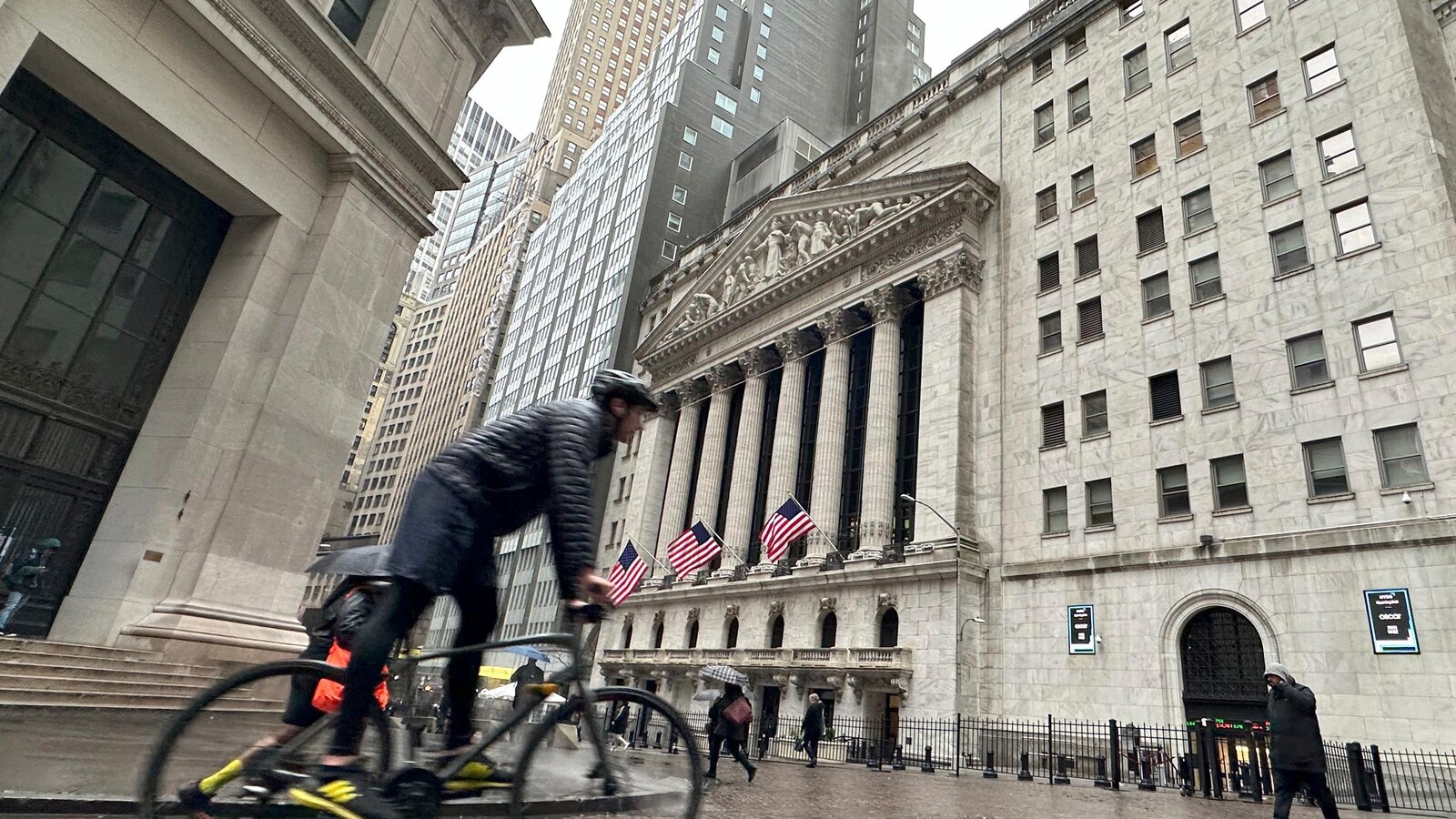 Stocks Rise on a Busy Week for Central Banks
