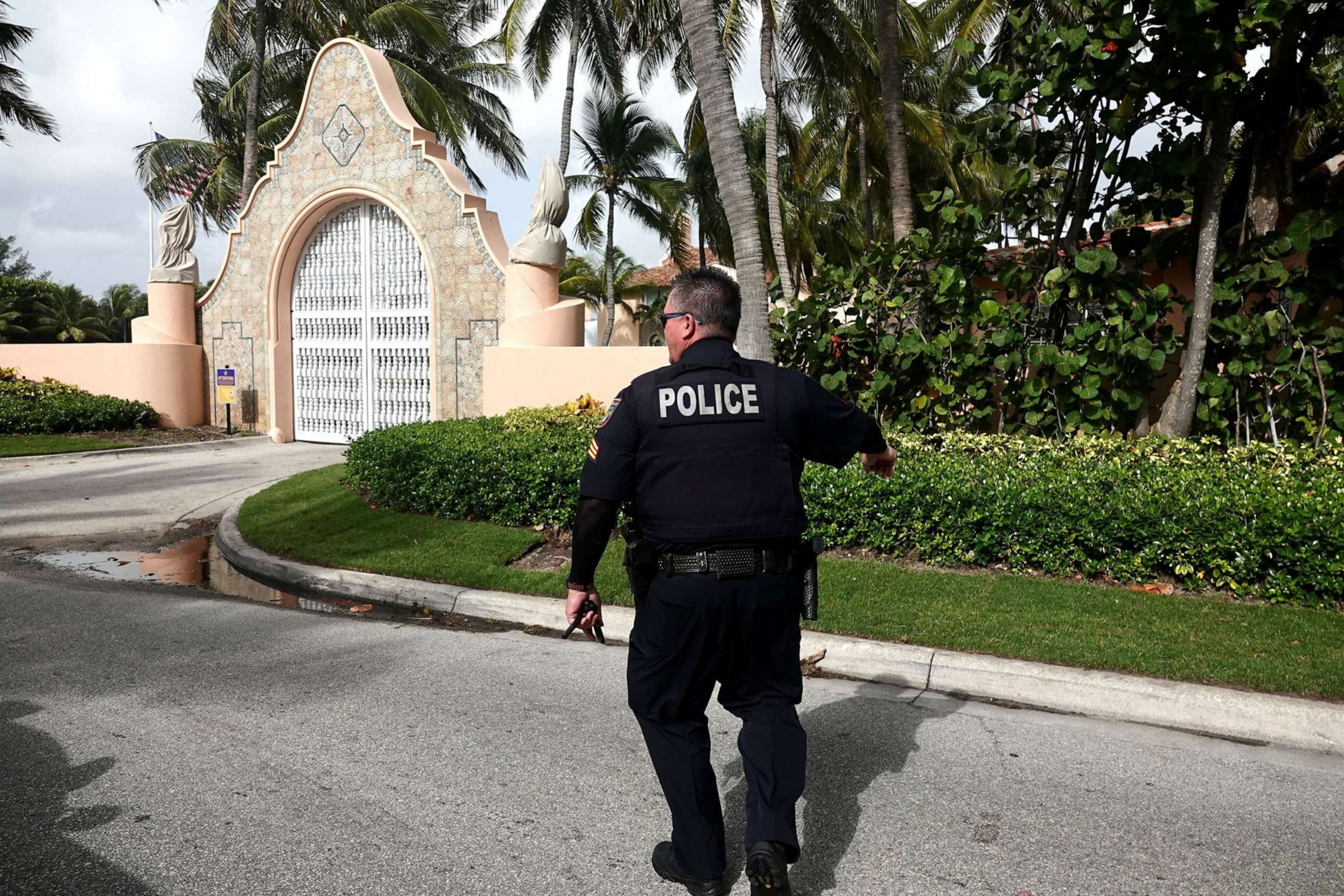 PHOTO: Police outside of Mar-a-Lago the day after the FBI searched Donald Trump's estate, Aug. 9, 2022, in West Palm Beach, Fla.