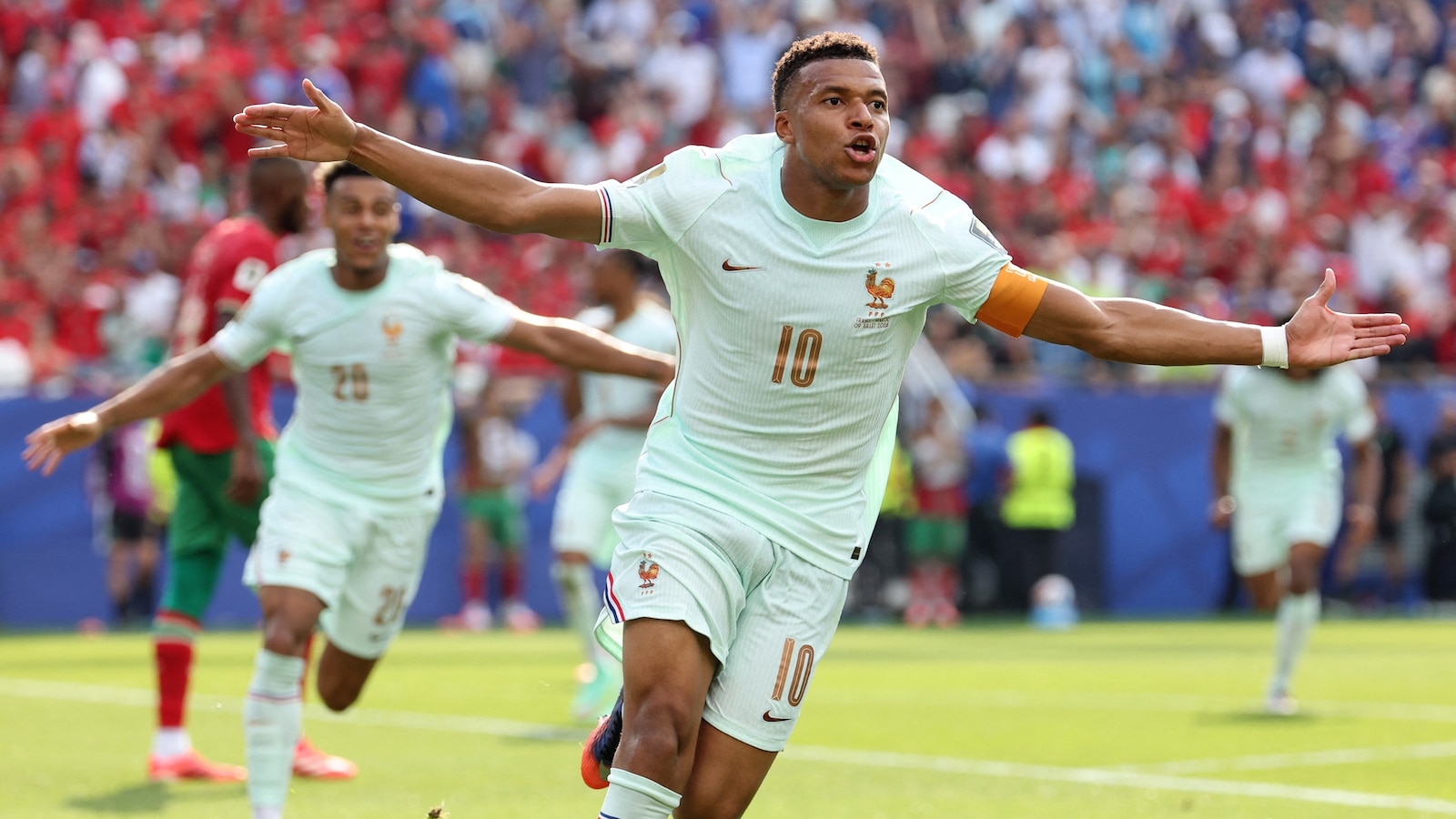 França vence Marrocos por 2 a 0 nas quartas de final da Copa do Mundo