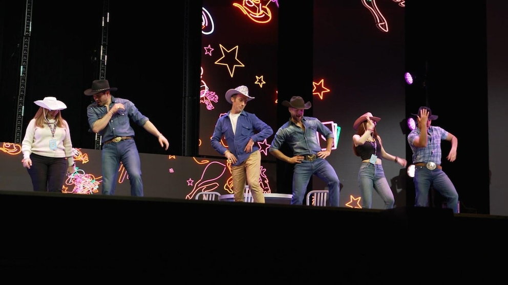 Video Behind the scenes with ‘Dancing with the Stars’ traveling tour