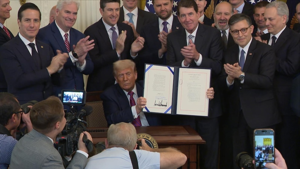 Trump firma ley sobre criptomonedas