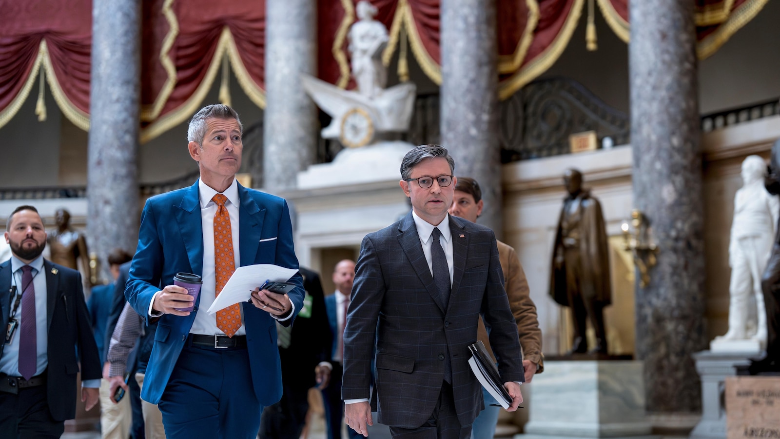  Flight delays become more common as air traffic controllers go without pay during shutdown