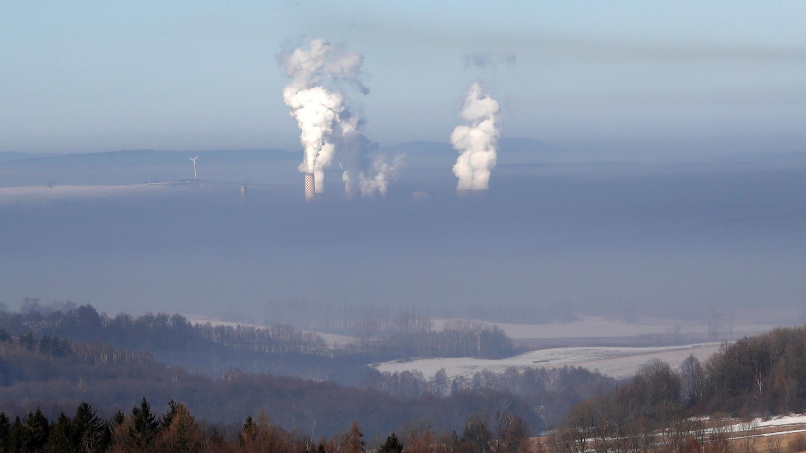 Activists ring alarm bells about halt in Poland's air pollution progress