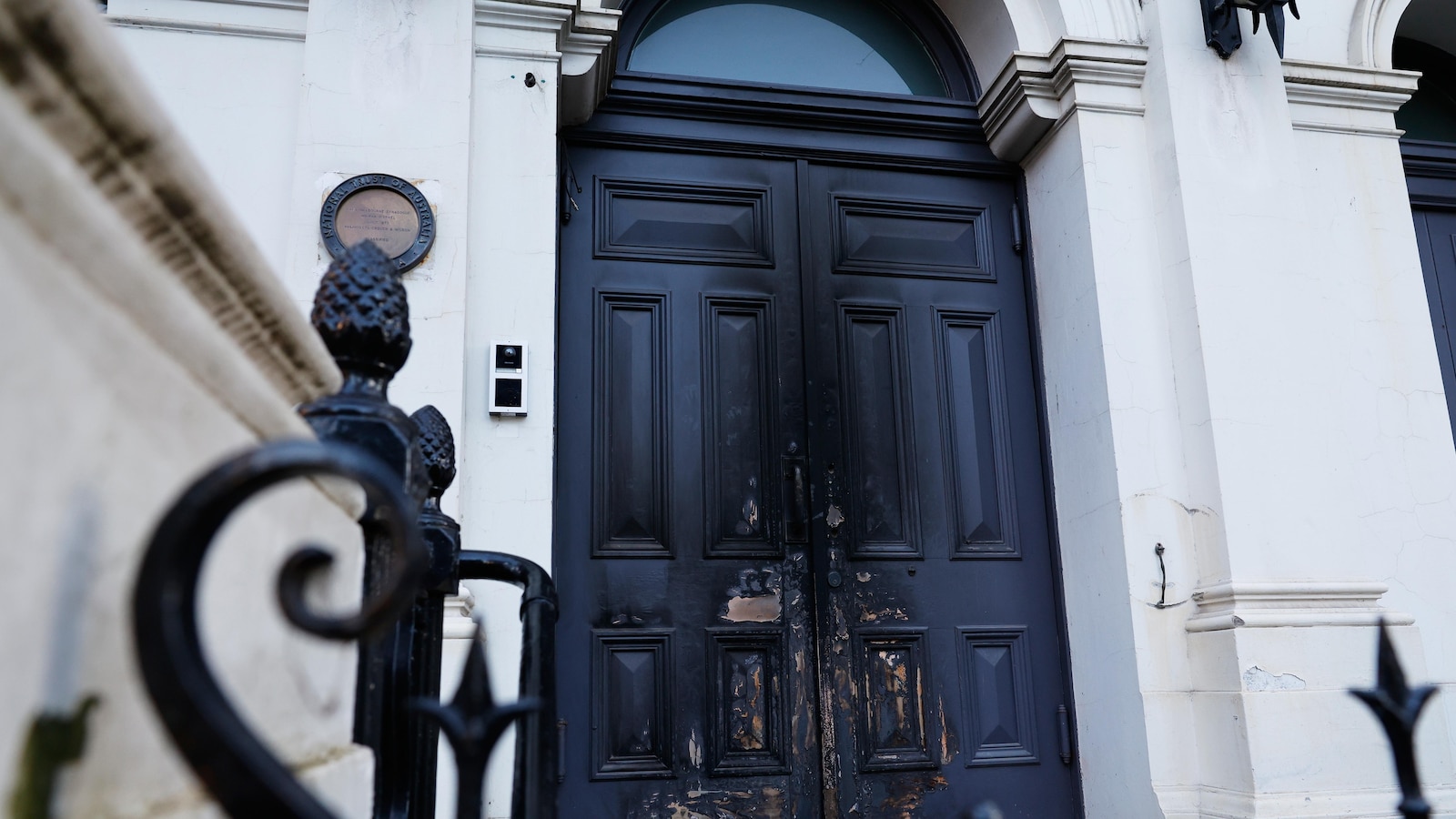 Австралийски магистрат казва че мъж който е подпалил вратата на