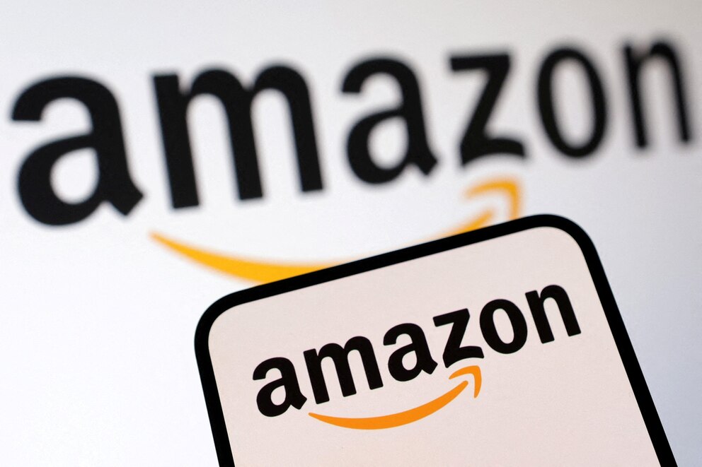PHOTO: FILE PHOTO: Illustration shows Amazon logo