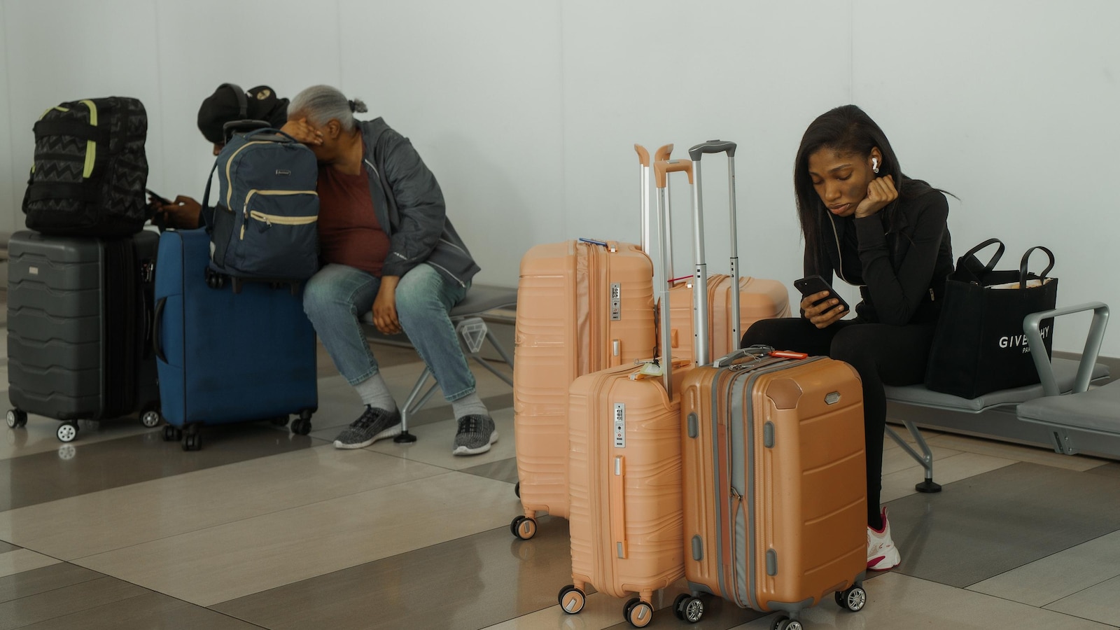 US airlines cancel more than 2,500 weekend flights largely due to government shutdown