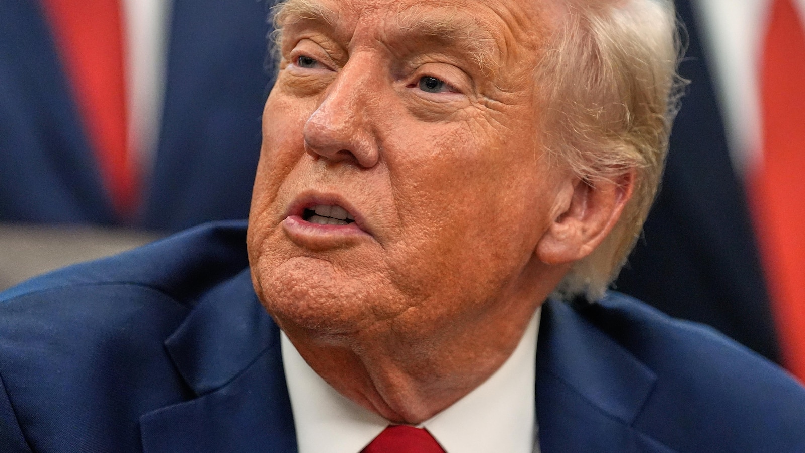 Trump pauses $2.1B for Chicago infrastructure projects, leveraging shutdown to pressure Democrats