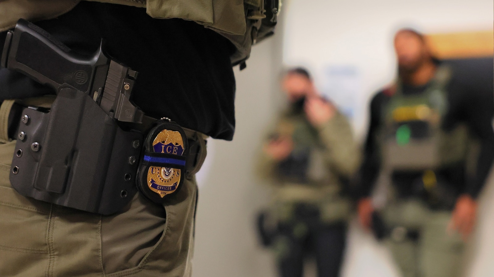 Off-duty ICE officer allegedly shoots and kills man firing gun outside apartment complex: DHS