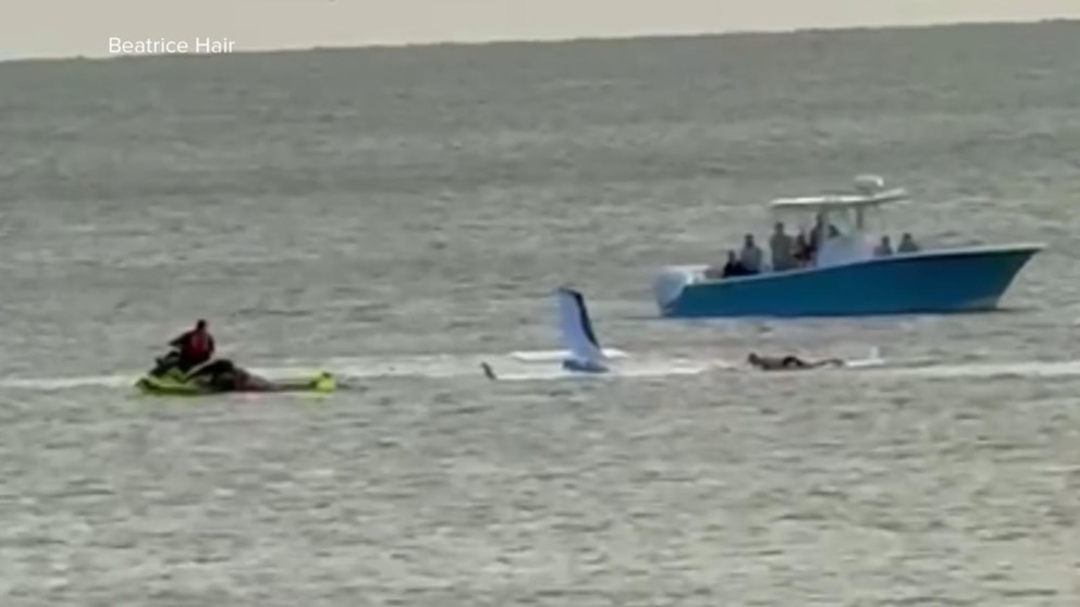 Video Video captures moment plane crashes into ocean off the coast of ...