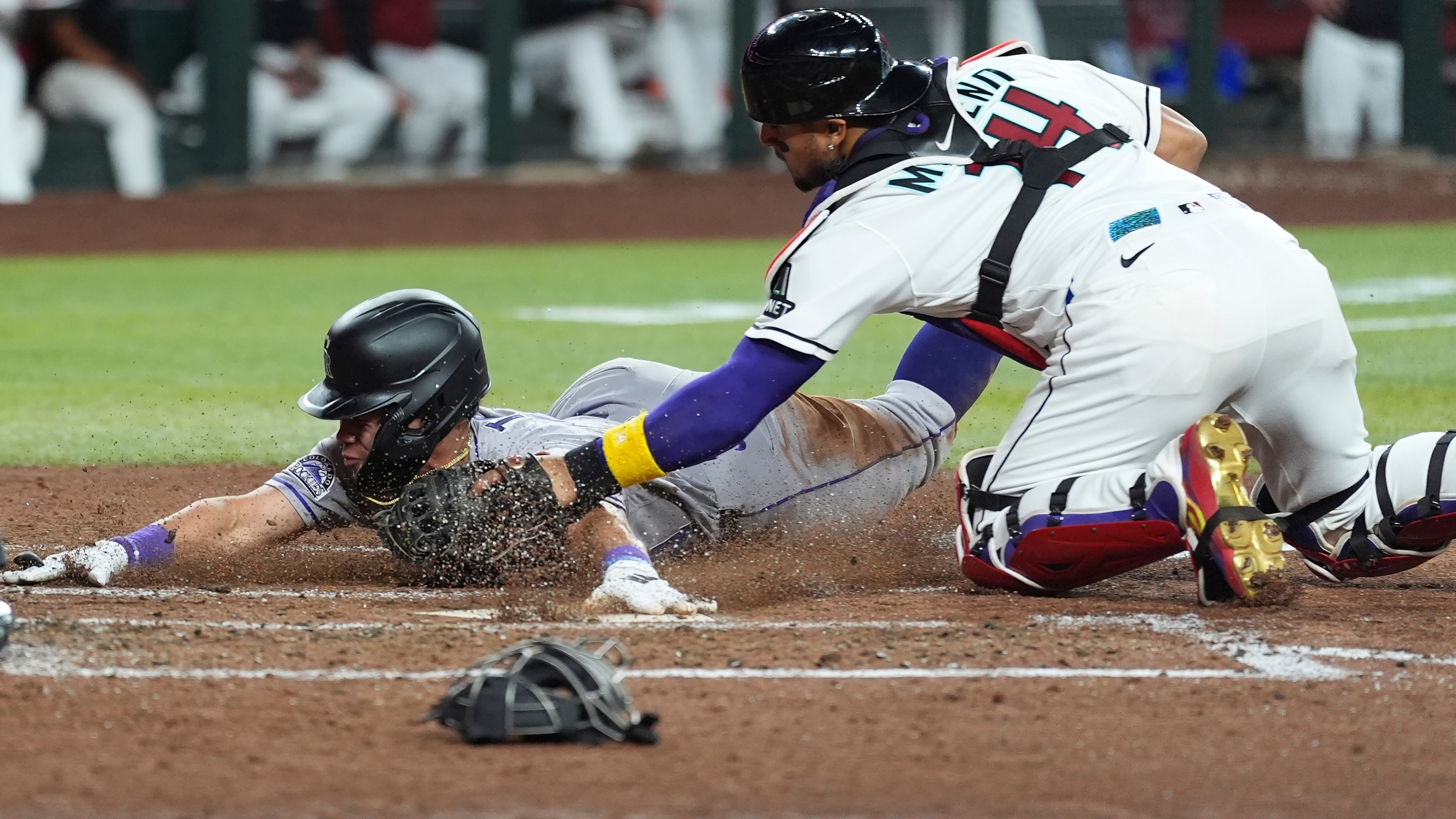 Corbin Carroll lines RBI single in 9th, Diamondbacks knock off