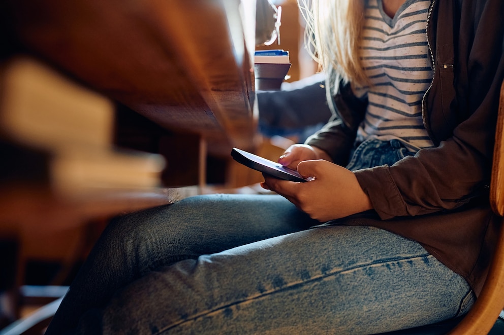 PHOTO: Students with cell phones in an undated stock photo. 