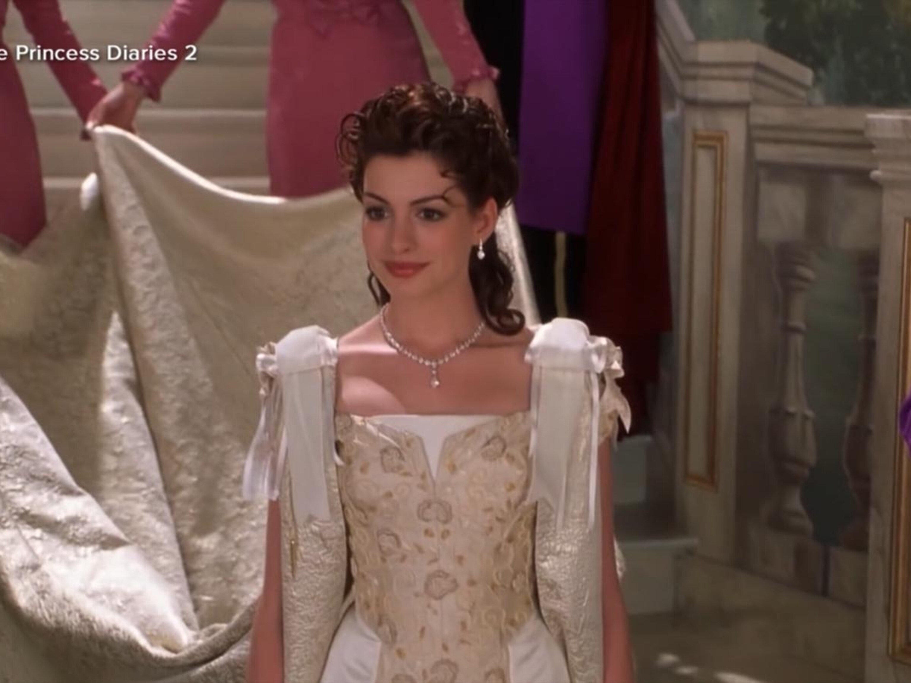 Video Anne Hathaway confirms new 'Princess Diaries' movie - ABC News